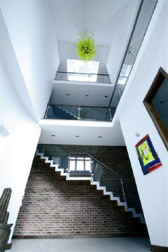 8 bed property in Parkside, Mill Hill